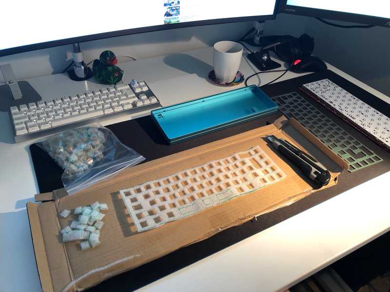 Overview of desk when cutting foam