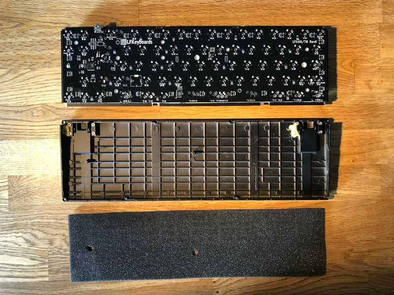 Custom va69m black build - foam rubber in bottom of the case